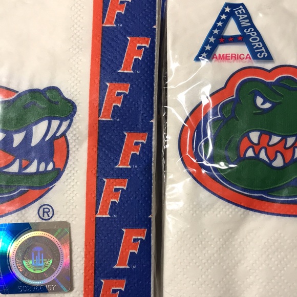 NIP Set/4 Gator Napkins - Picture 2 of 5